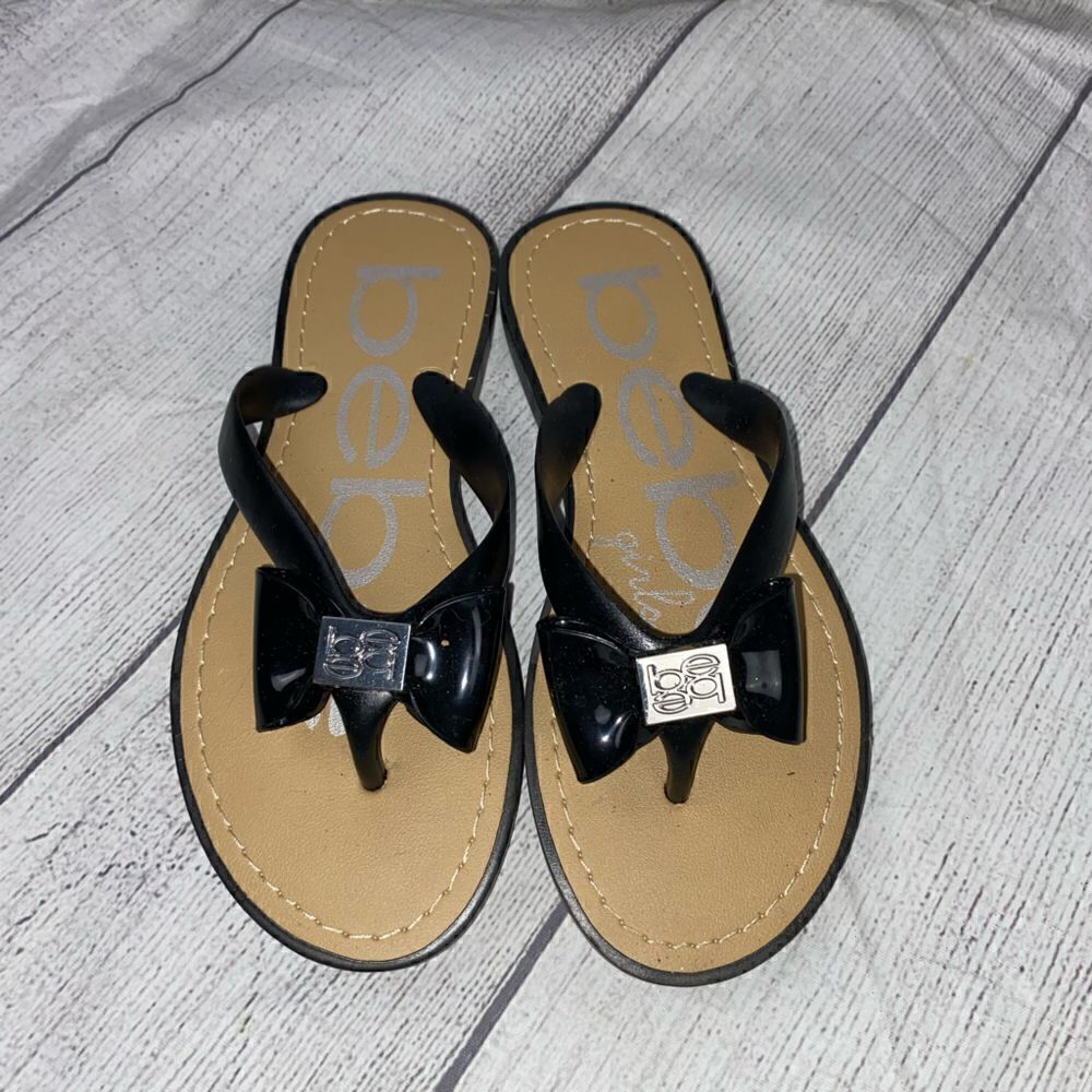 Bebe girls flip flops w/Bebe logo straps like new never worn girls sz 13